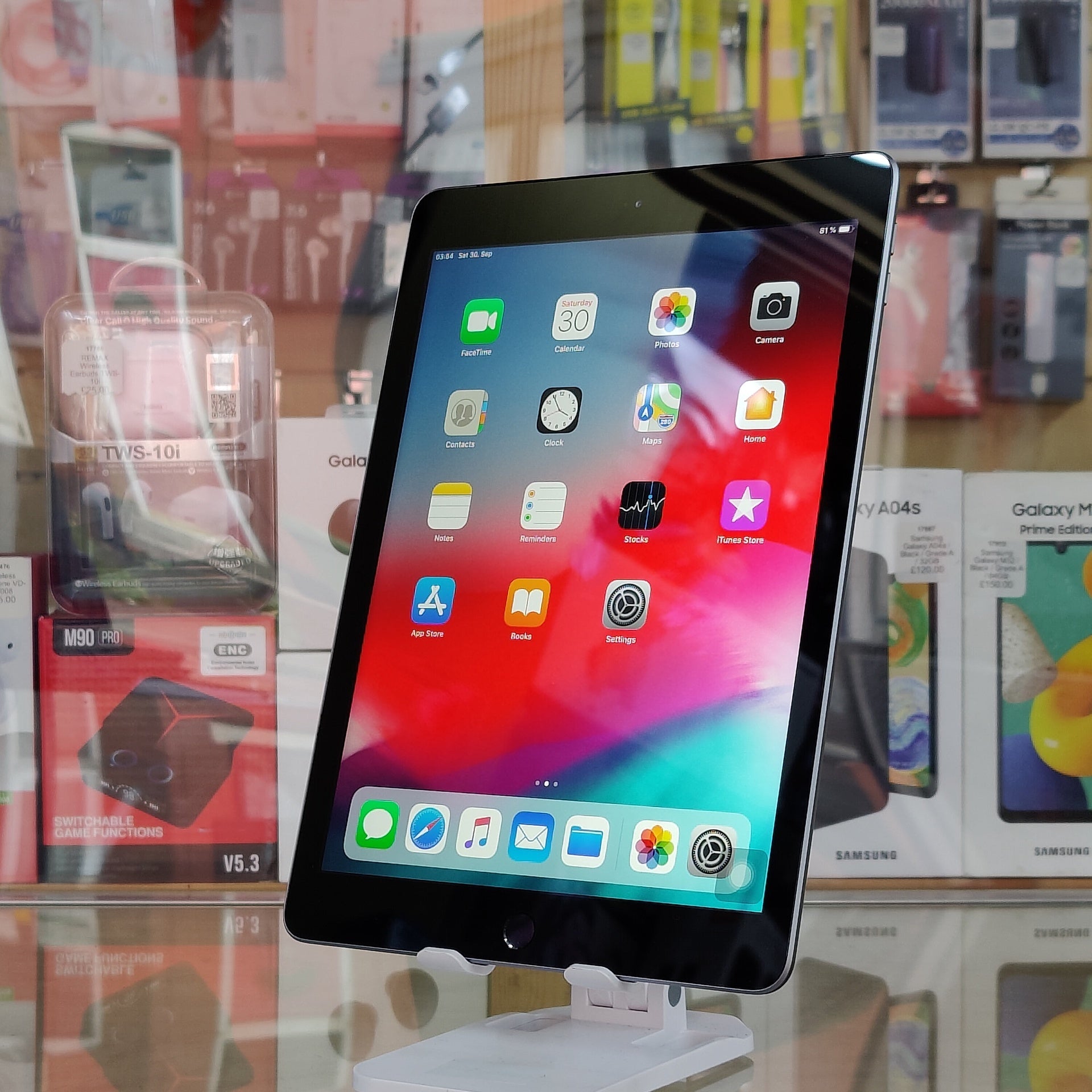 Apple iPad 9.7 (2017) Vodafone Cellular  Grade A in Space Gray |32GB| FREE POST0