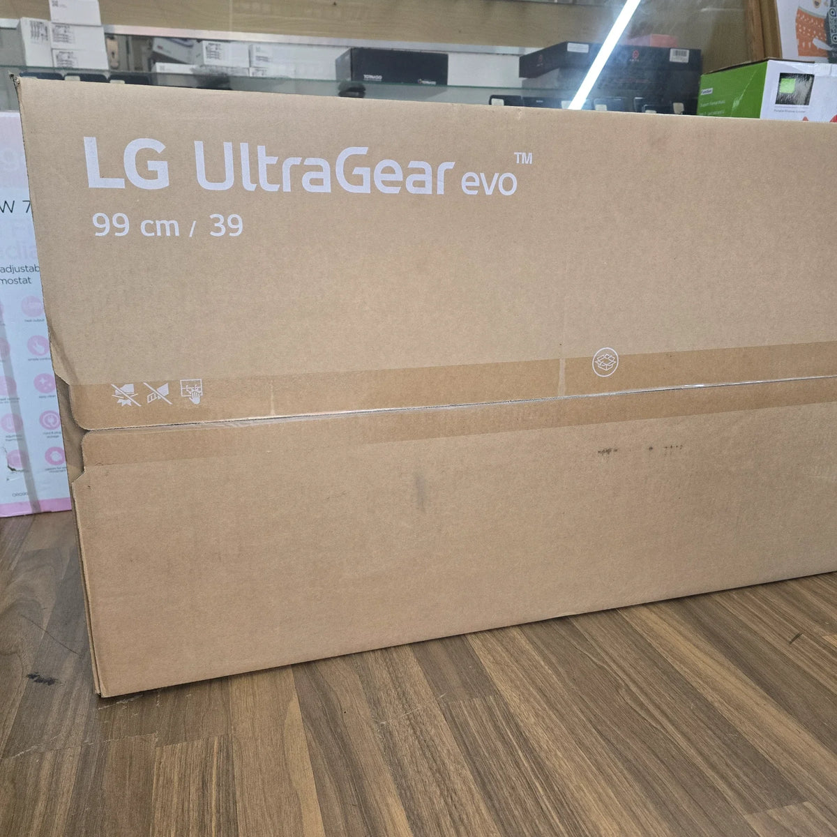 LG UltraGear evo GX9 39GX950B-B 38.86 inches (39-inch class) Grade A — photo 1