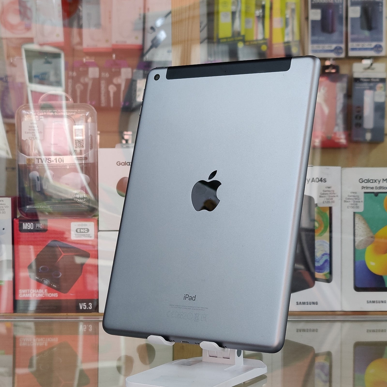 Apple iPad 9.7 (2017) Vodafone Cellular  Grade A in Space Gray |32GB| FREE POST2
