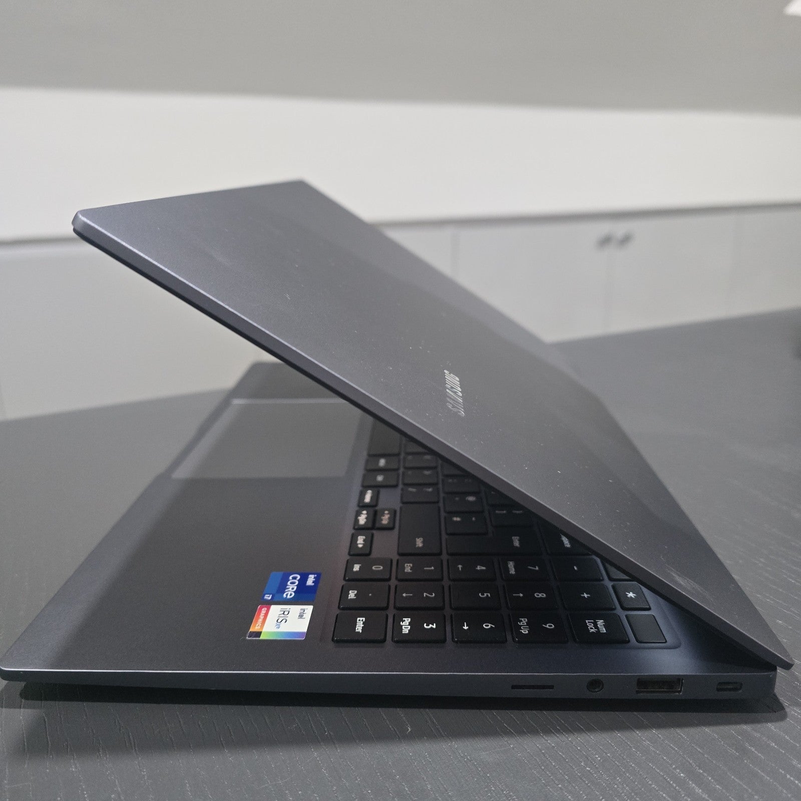 Samsung Galaxy Book4 512GB Gray Grade B Core 7 15.6” 2025 #120B4
