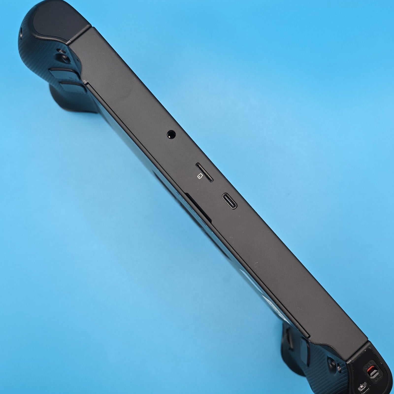 Lenovo Legion Go 2 Ryzen Z2 32GB RAM 512GB SSD 8.8” Handheld Gaming 83N1000NUK *3