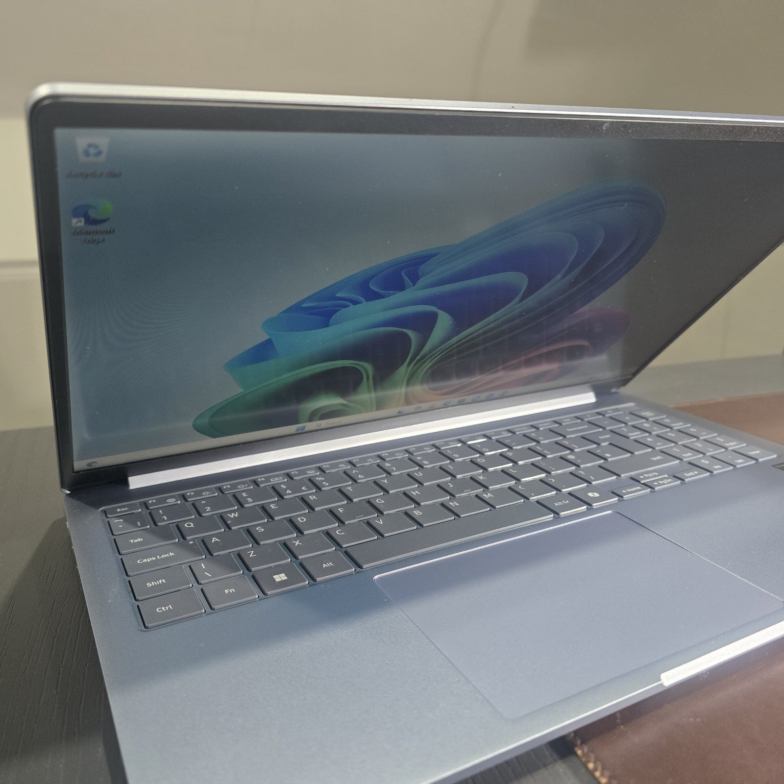 Samsung Galaxy Book4 Edge 15.6” Snapdragon X 16GB 256GB Blue Grade B #104J1