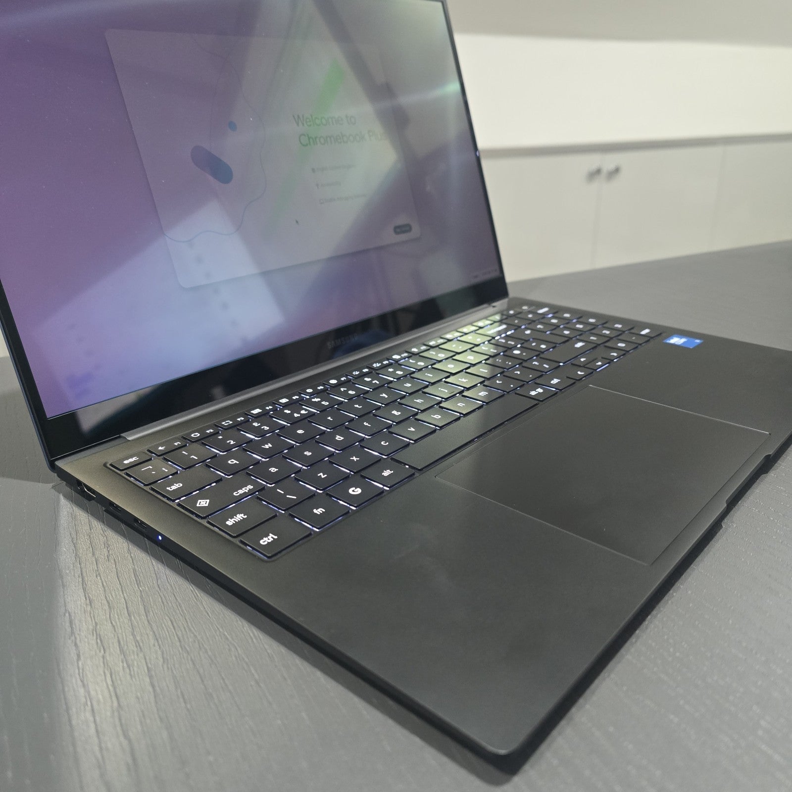 Samsung Galaxy Chromebook Plus 15.6" AMOLED Intel Core 3 8GB 256GB Grade A #124A1