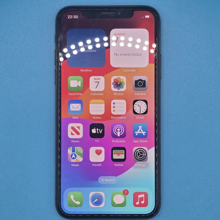 Apple iPhone XS 64GB Unlocked Black Smartphone Grade B Free Postage0