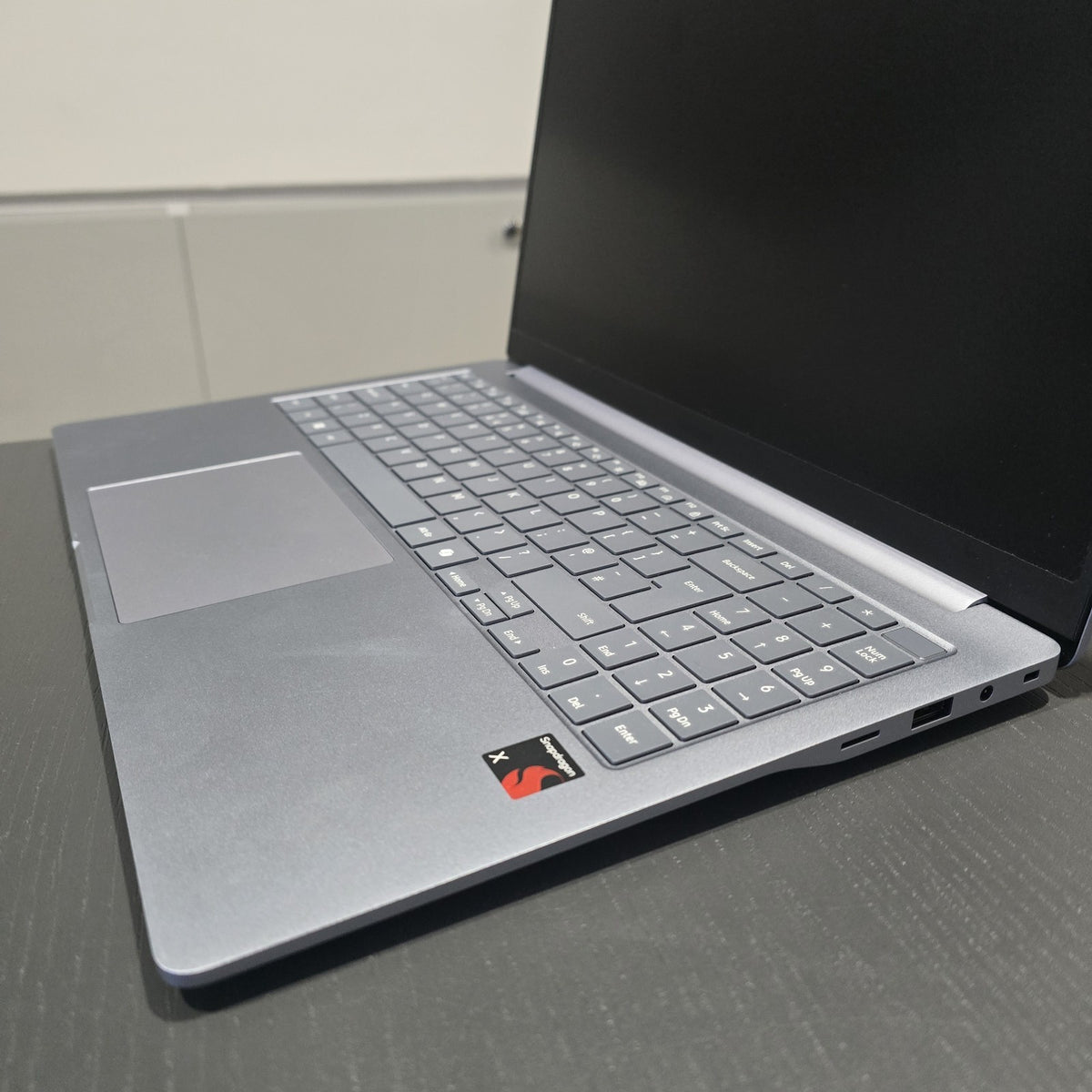 Samsung Galaxy Book4 Edge 15.6 FHD Snapdragon X 16GB 256GB For Parts 104Q FAULTY3