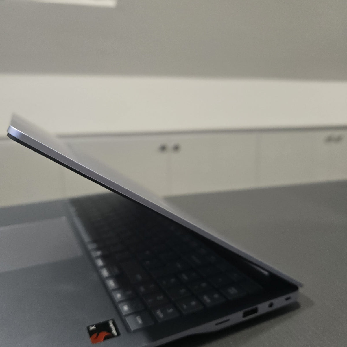 Samsung Galaxy Book4 Edge 15.6 FHD Snapdragon X 16GB 256GB For Parts 104Q FAULTY5