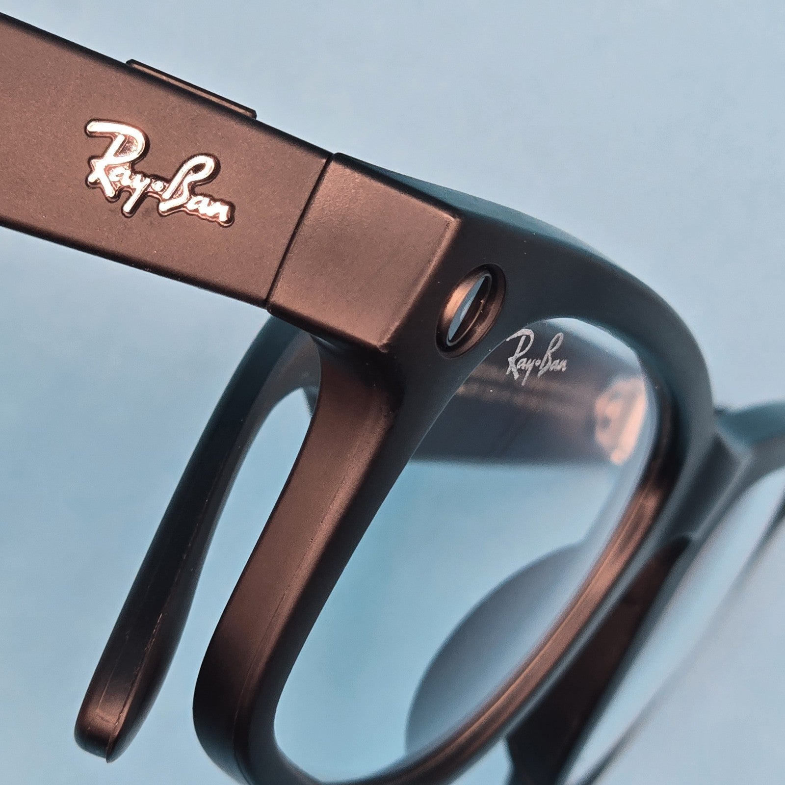 Ray-Ban Meta Wayfarer (Gen 2) Glasses Matte Black Clear to Grey Transitions Lens12
