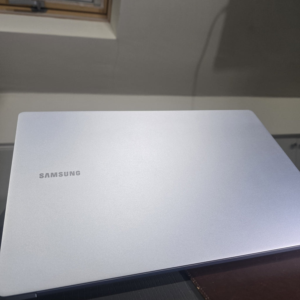 Samsung Galaxy Book4 Edge 15.6” Snapdragon X 16GB 256GB Blue Grade B #104N9