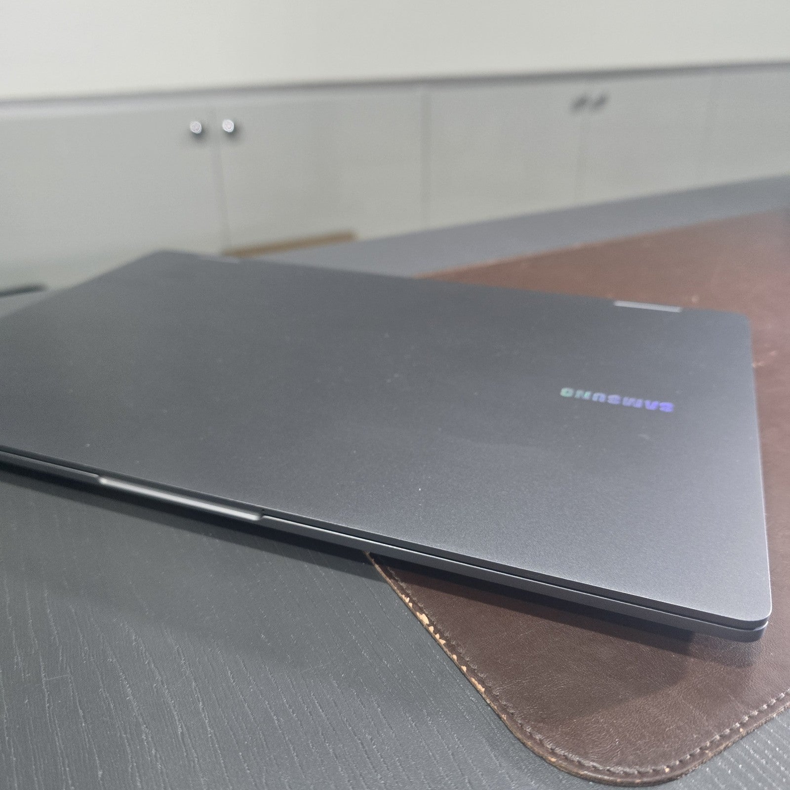 Samsung Galaxy Book5 360 256GB Gray Grade A Excellent Condition #106B15