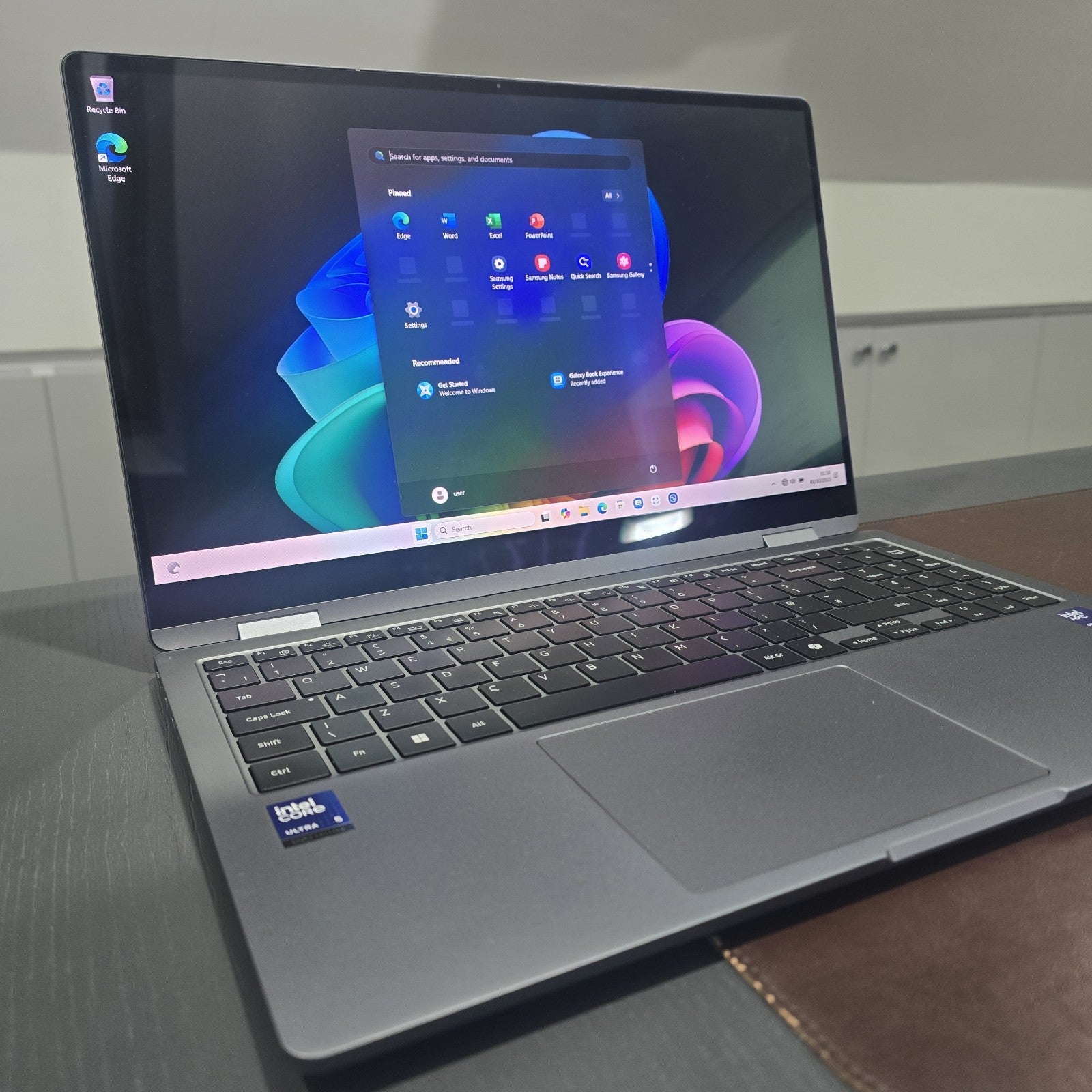 Samsung Galaxy Book5 360 256GB Gray Grade A Excellent Condition #106B0