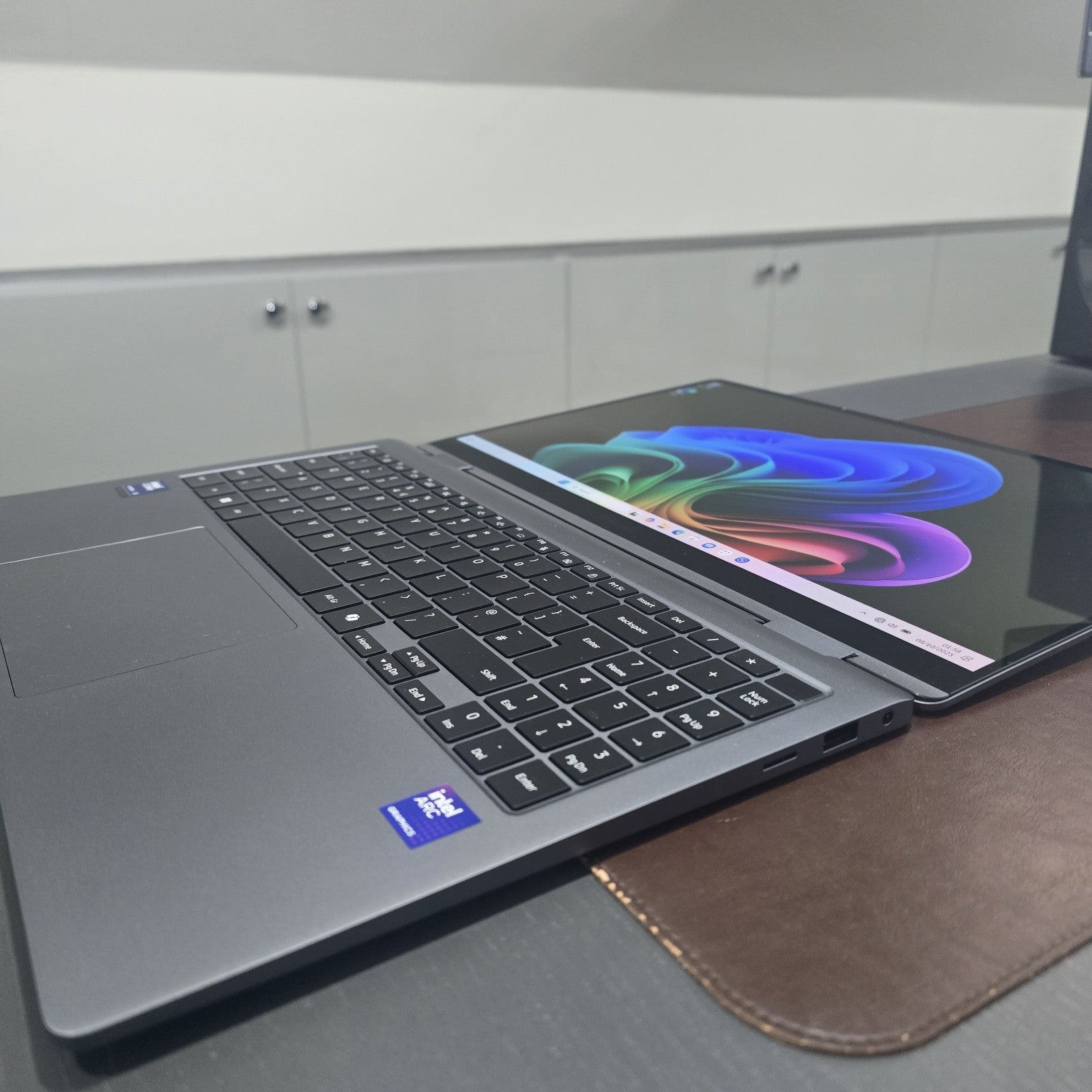 Samsung Galaxy Book5 360 256GB Gray Grade A Excellent Condition #106B6