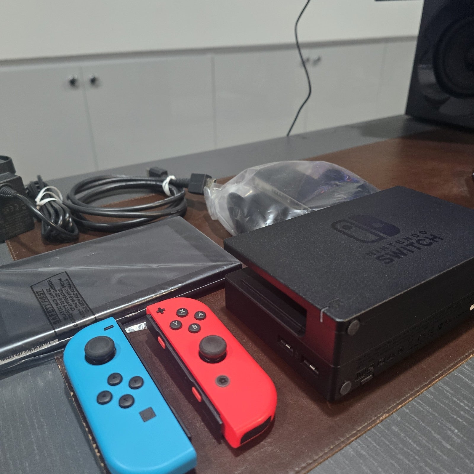 Nintendo Switch Neon Console V2 32Gb Improved Battery Neon Blue/Red Mint Boxed2