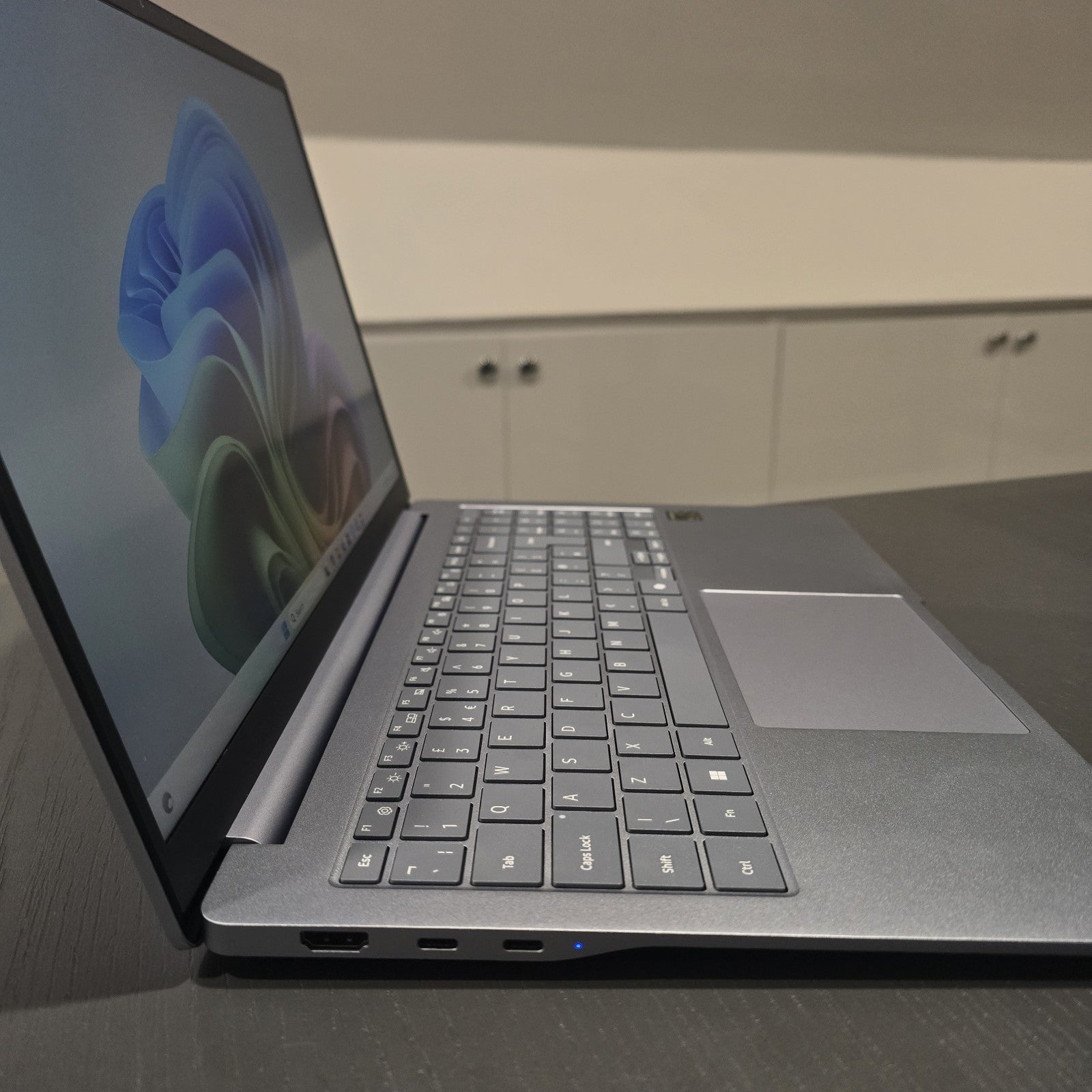 Samsung Galaxy Book4 Edge 15.6" Snapdragon X 16GB 256GB Blue Broken Key #B 214B2