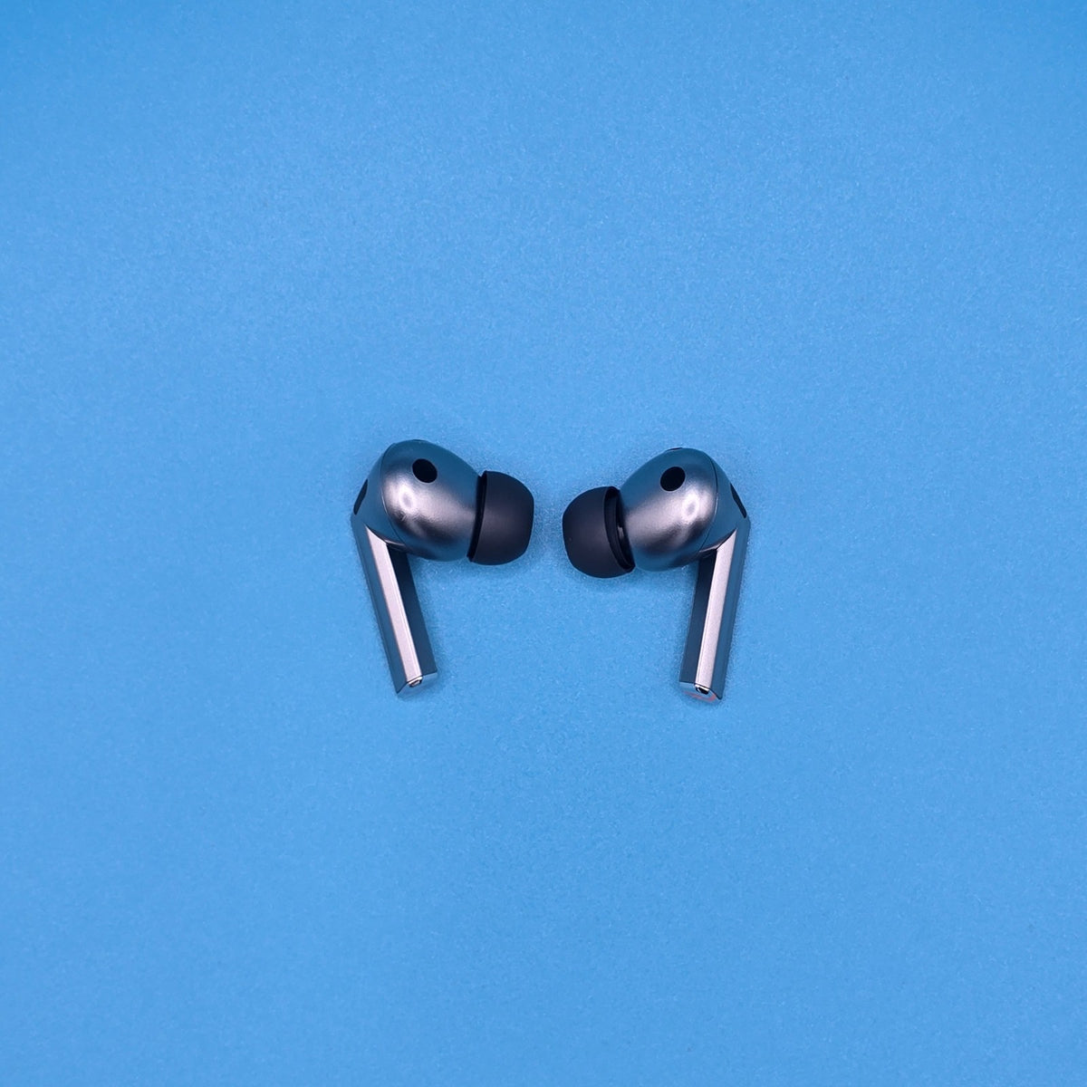 Samsung Galaxy Buds3 Pro SM-R630 Silver Bluetooth Wireless Earbuds Grade A 1337