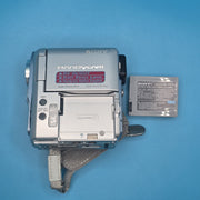 Sony DCRPC107E MiniDV Camcorder PAL  Parts/Repair  Bag, Battery, Tape5