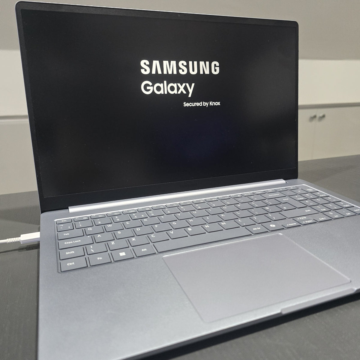 Samsung Galaxy Book4 Edge 15.6 FHD Snapdragon X 16GB 256GB For Parts 104Q FAULTY19