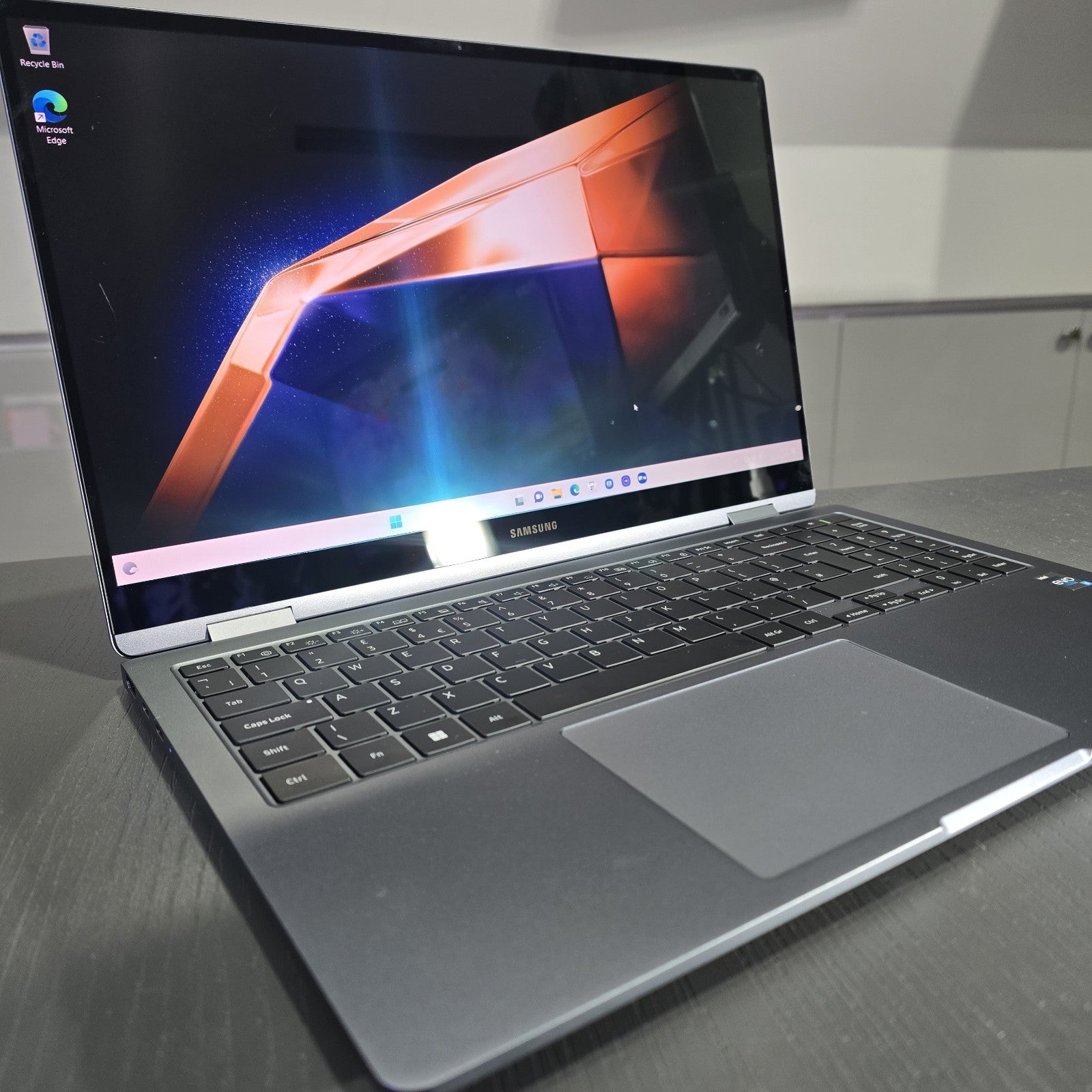Samsung Galaxy Book4 360 Touchscreen - 15.6" Core 5 1.4Ghz 256GB 8GB - Grade A0