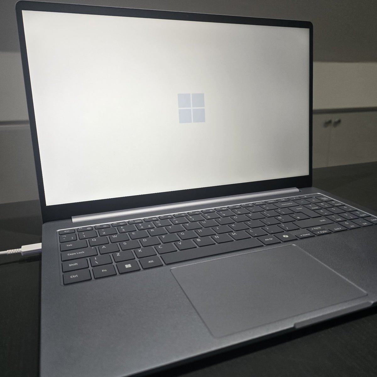 Samsung Galaxy Book4 Edge 15.6 FHD Snapdragon X 16GB 256GB For Parts 104Q FAULTY20