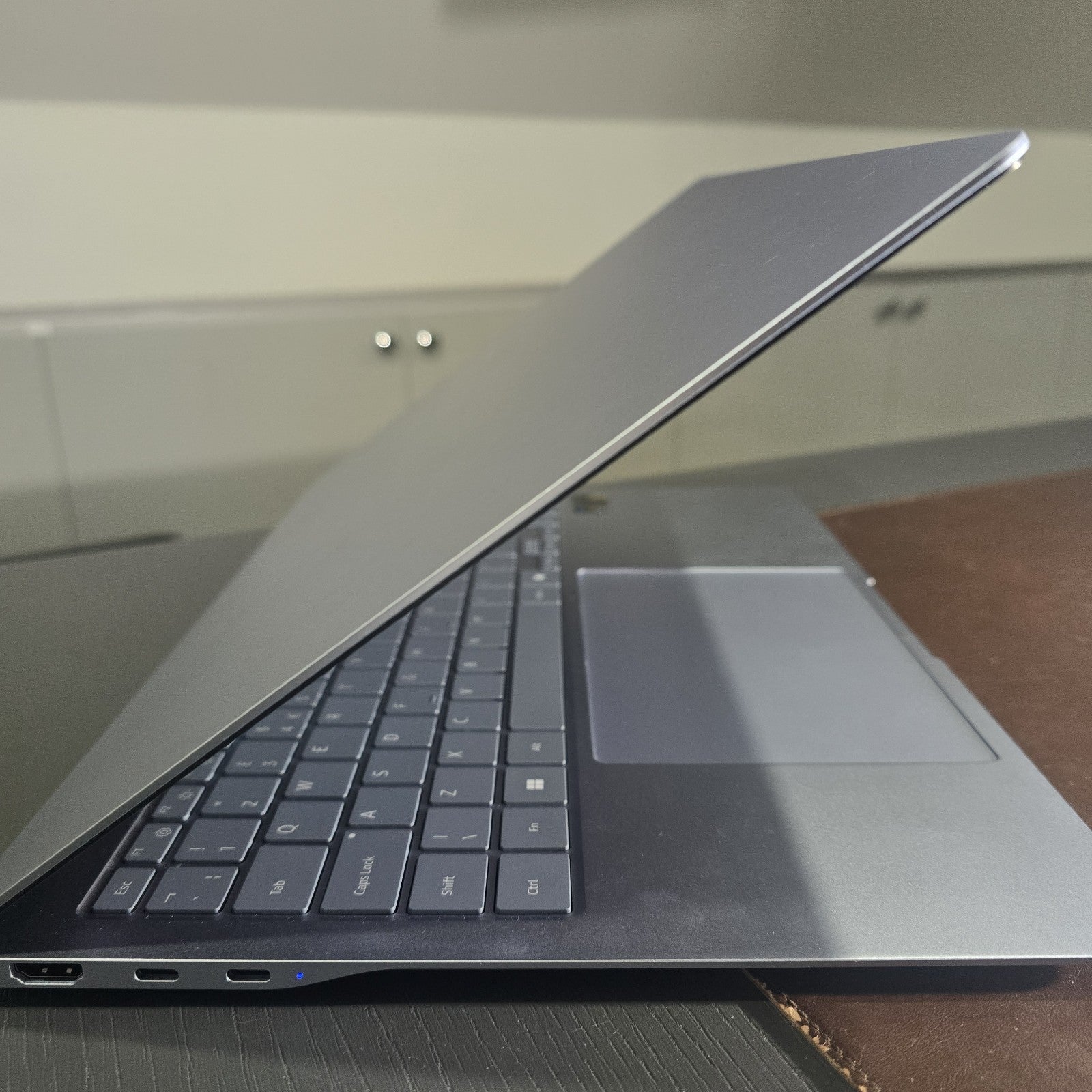 Samsung Galaxy Book4 Edge 512GB Blue Grade A Excellent Condition #104G7