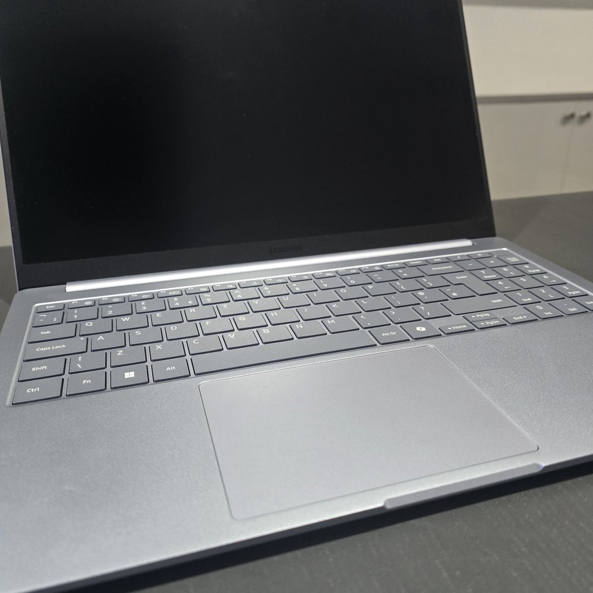 Samsung Galaxy Book4 Edge 15.6 FHD Snapdragon X 16GB 256GB For Parts 104Q FAULTY8