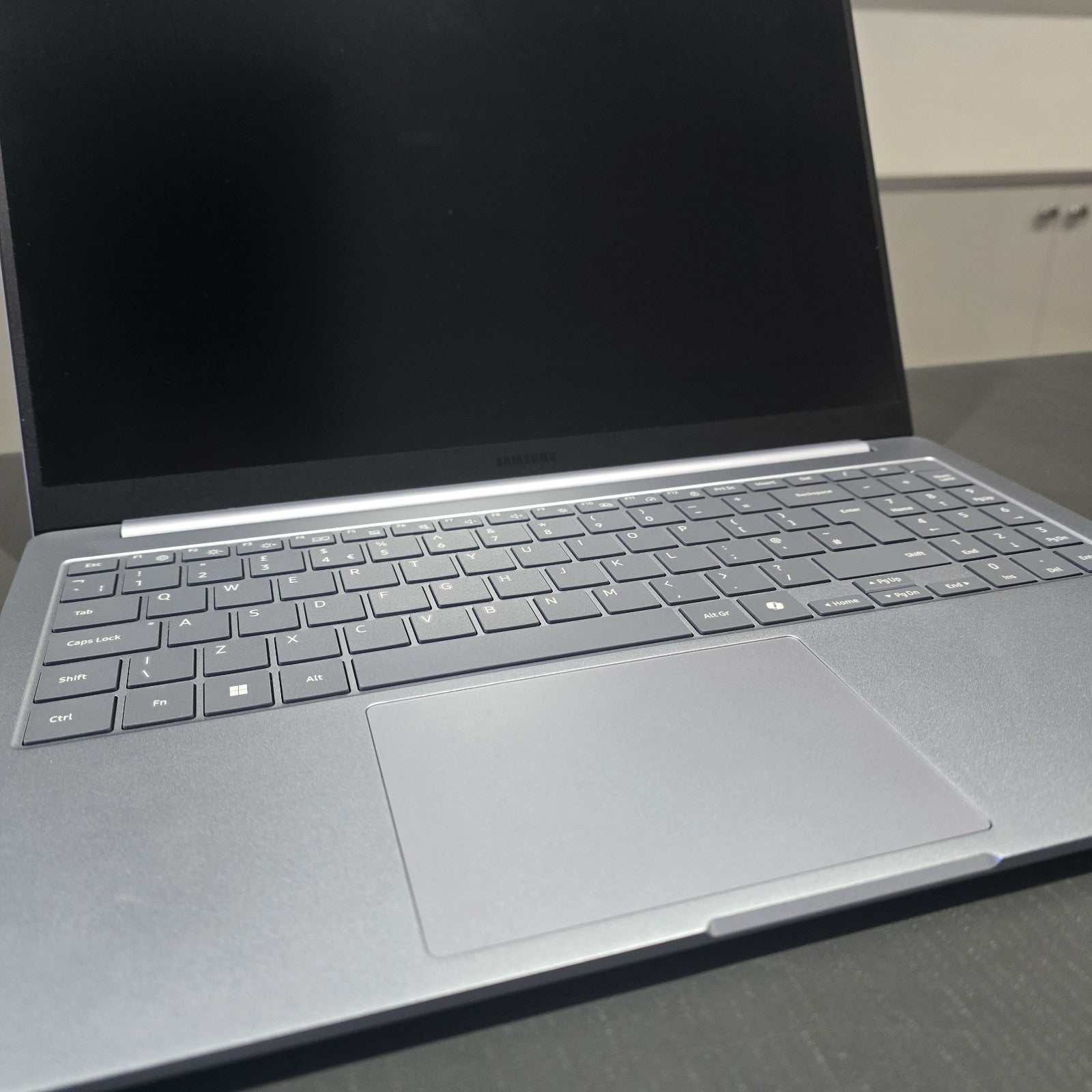 Samsung Galaxy Book4 Edge 15.6 FHD Snapdragon X 16GB 256GB For Parts 104Q FAULTY8