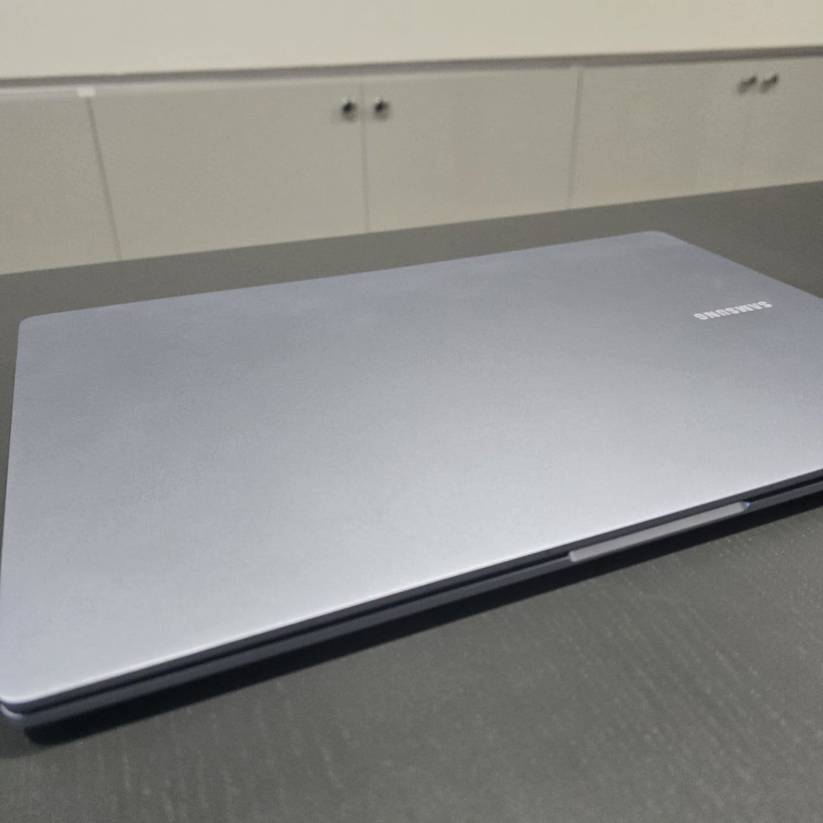 Samsung Galaxy Book4 Edge 15.6 FHD Snapdragon X 16GB 256GB For Parts 104Q FAULTY13