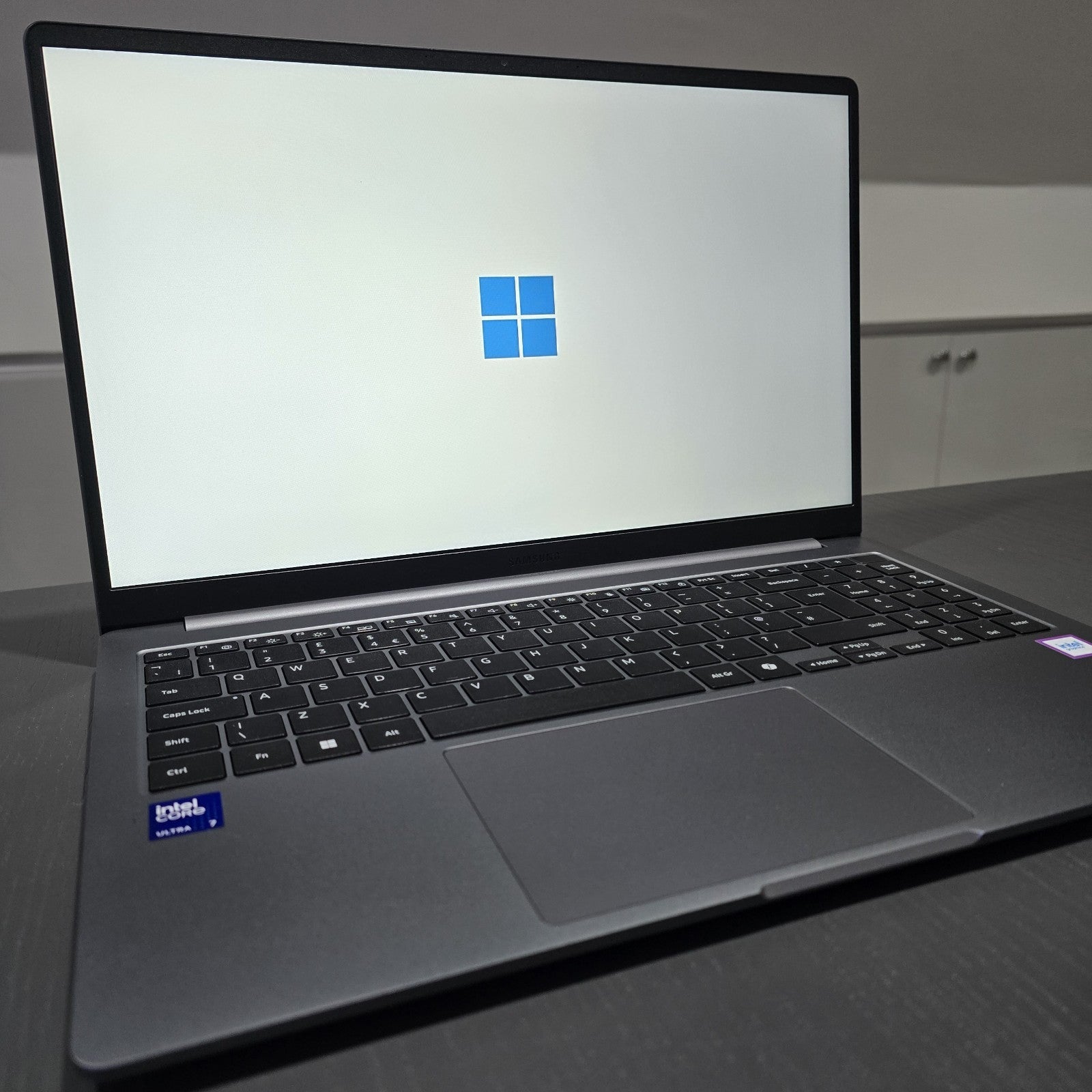 Samsung Galaxy Book5 15.6" Laptop 512GB SSD, Grey - NP750XHD-KD3UK Grade A 154A1