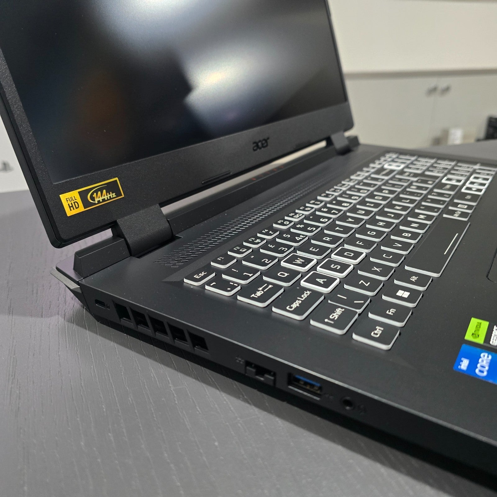 Acer Nitro 5 Gaming Laptop RTX 4050 6 GB Intel i5 FHD 144Hz 1TB SSD 16GB 203A4