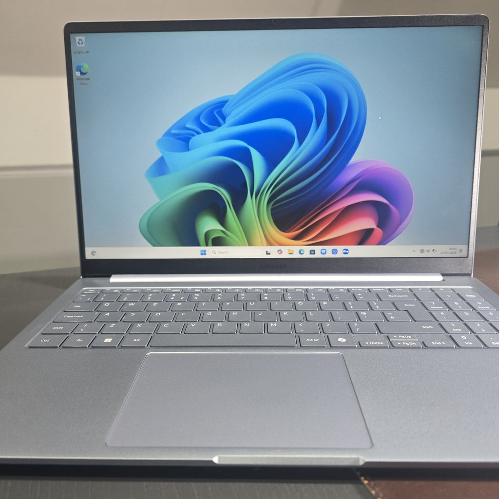 Samsung Galaxy Book4 Edge 15.6” Snapdragon X 16GB 256GB Blue Grade B #104N5