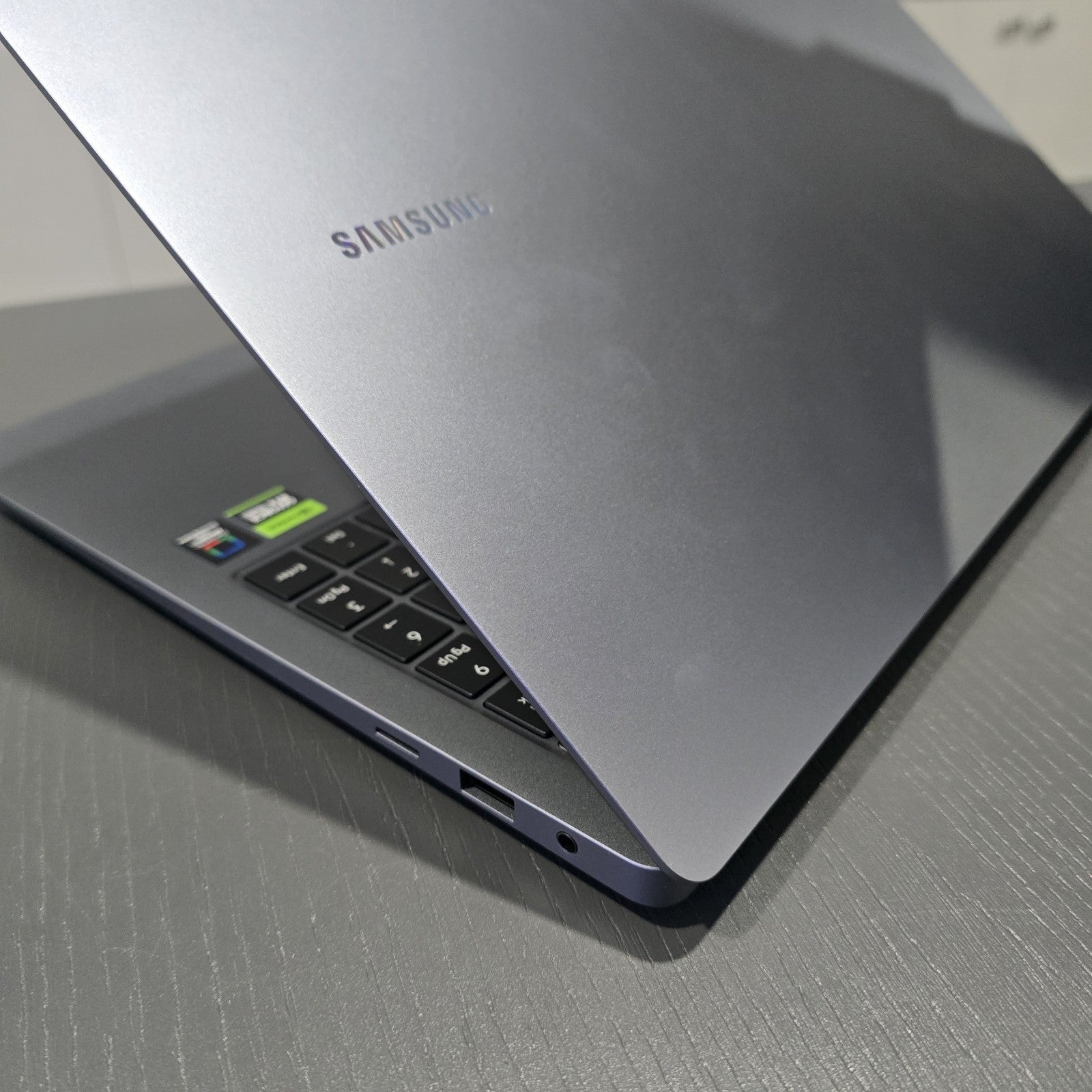 Samsung Galaxy Book4 Ultra 16 RTX 4070 32GB 1TB OLED i9 Laptop Grade A 173A16