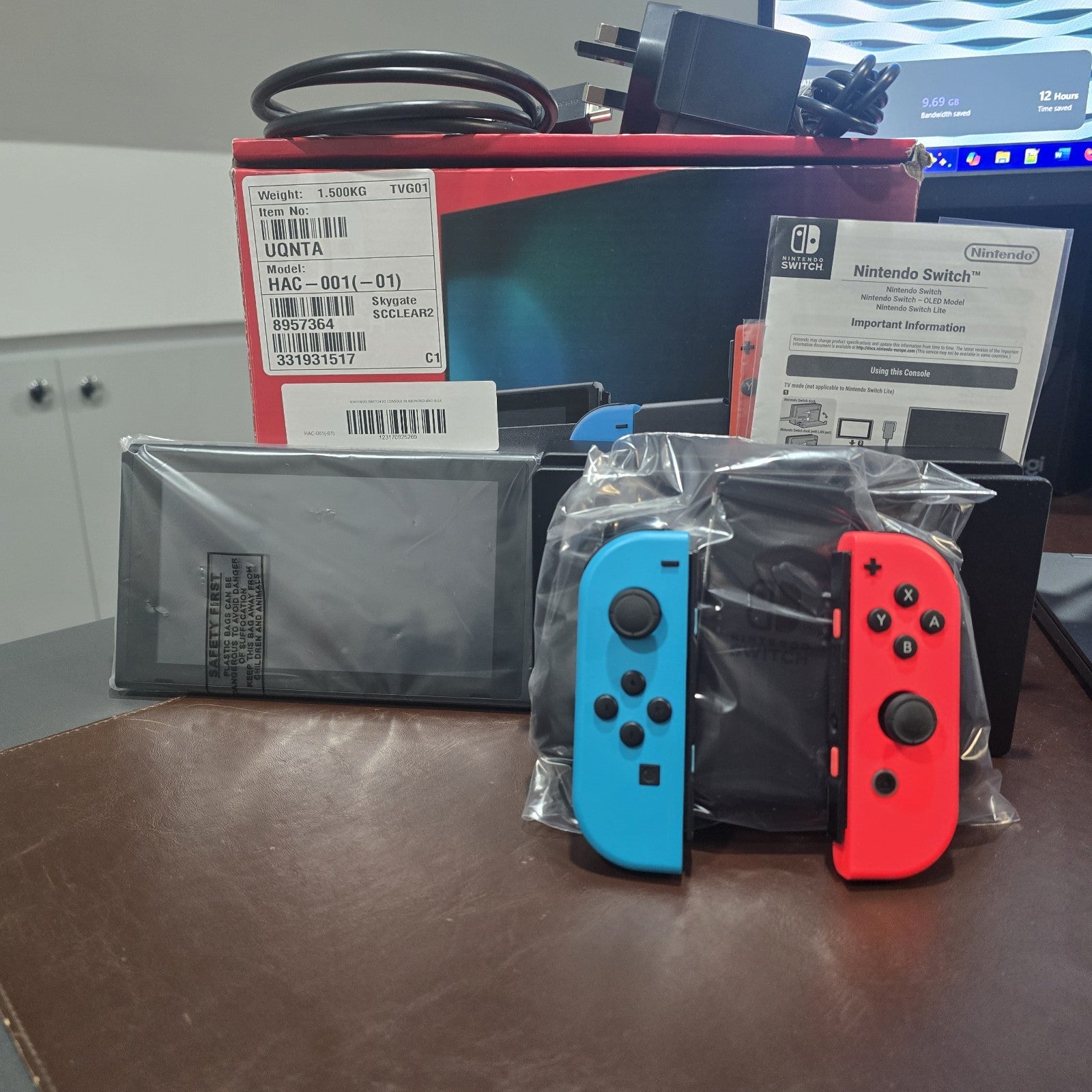 Nintendo Switch Neon Console V2 32Gb Improved Battery Neon Blue/Red Mint Boxed0
