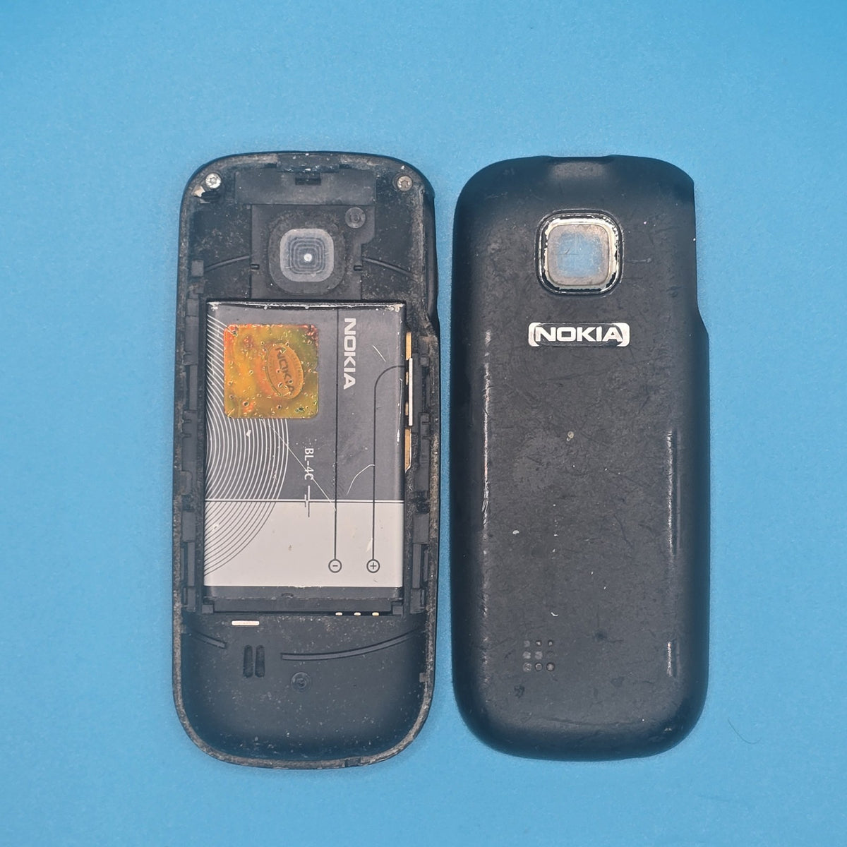  Nokia 2330c Silver – NonWorking / For Parts – Battery Included – FREE POSTAGE2