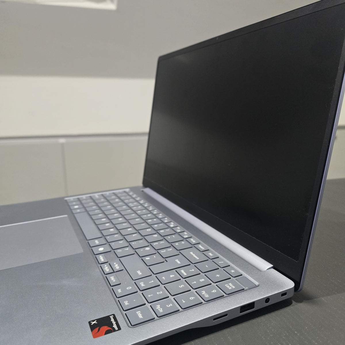 Samsung Galaxy Book4 Edge 15.6 FHD Snapdragon X 16GB 256GB For Parts 104Q FAULTY4