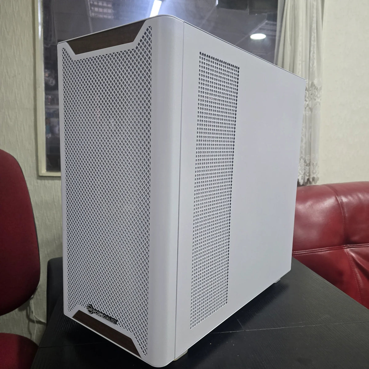 PCSpecialist Fusion Lumin 10 AMD Ryzen 5 7600 RTX 5060 White Grade A — photo 1