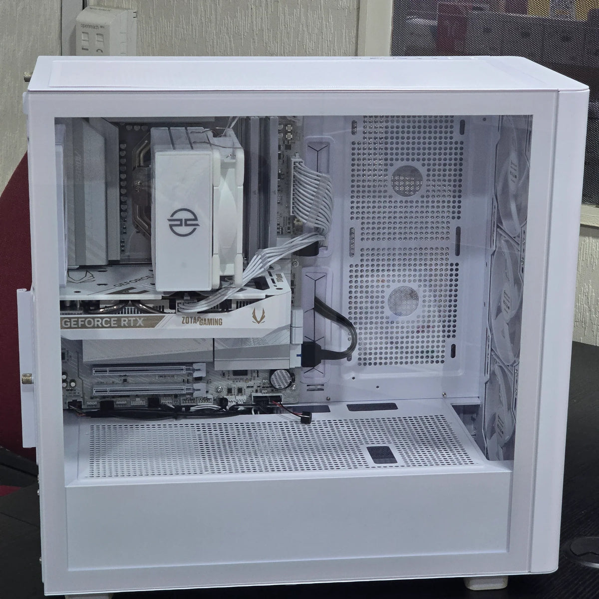 PCSpecialist Fusion Lumin 10 AMD Ryzen 5 7600 RTX 5060 White Grade A — photo 11