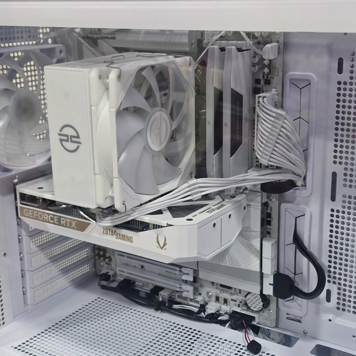 PCSpecialist Fusion Lumin 10 AMD Ryzen 5 7600 RTX 5060 White Grade A — photo 13