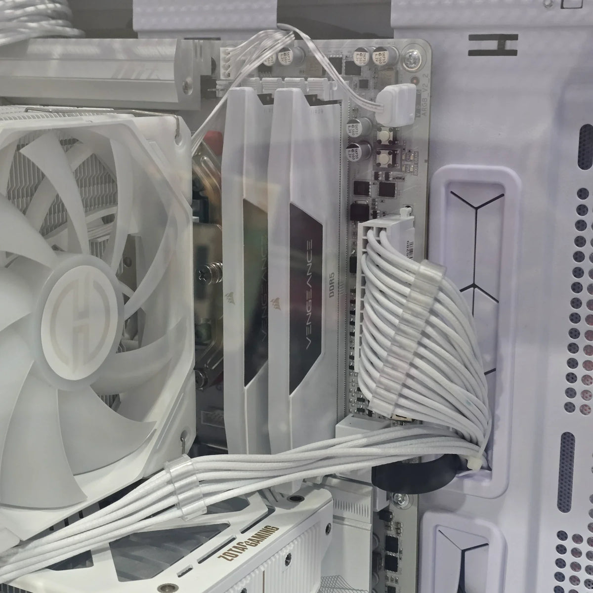 PCSpecialist Fusion Lumin 10 AMD Ryzen 5 7600 RTX 5060 White Grade A — photo 15