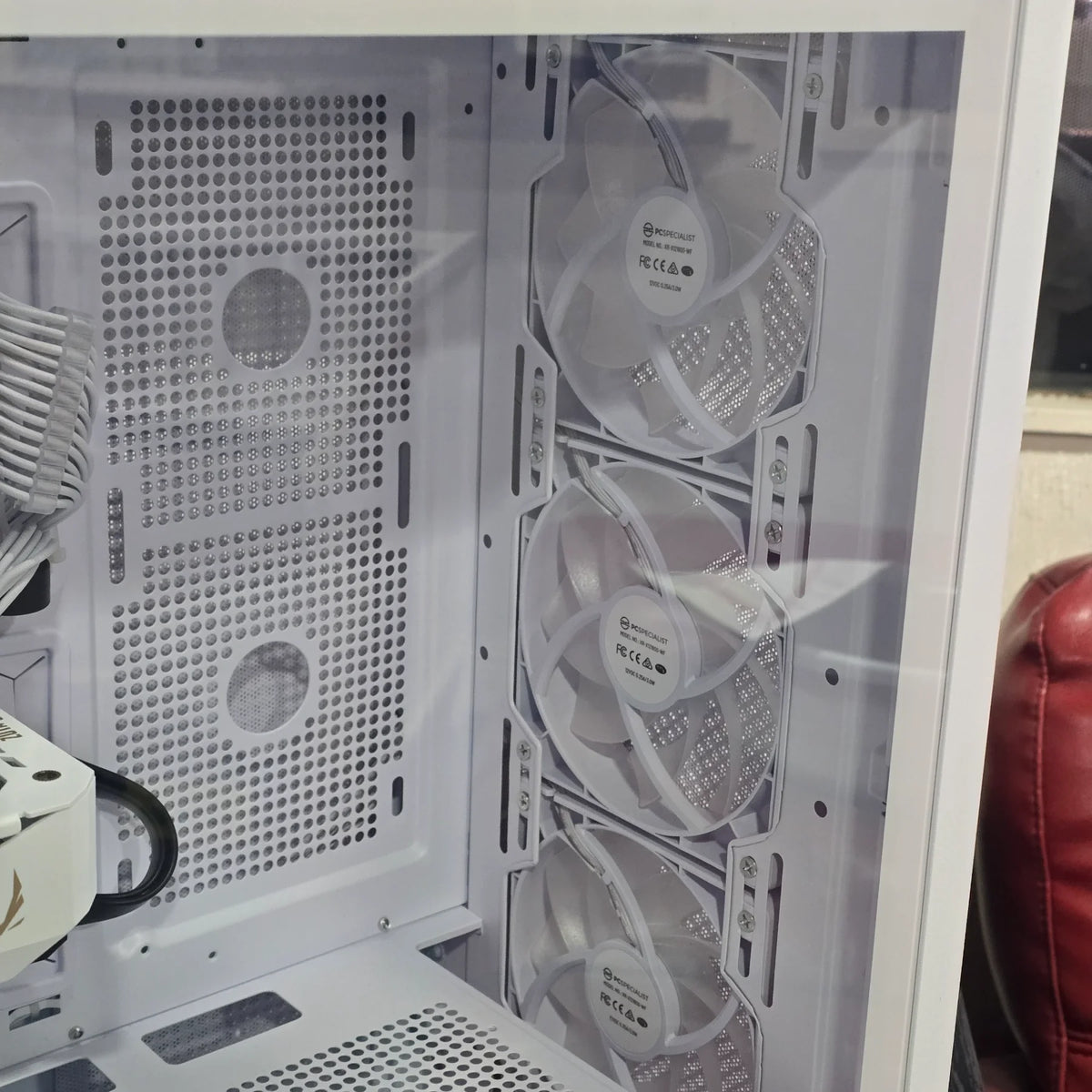 PCSpecialist Fusion Lumin 10 AMD Ryzen 5 7600 RTX 5060 White Grade A — photo 16
